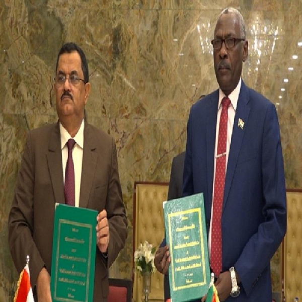 توقيع مذكرة تفاهم بين وزارتي الدفاع باليمن والسودان تشمل "مكافحة الإرهاب والقرصنة البحرية"   