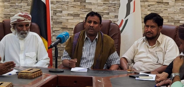 سعيد عفري: استمرار التواجد الأجنبي في مطار الغيضة "خطر على المهرة واليمن"