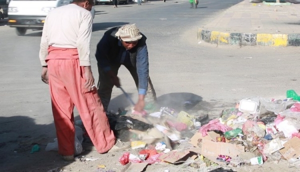 الأمراض المعدية تفتك بعُمّال النظافة في اليمن