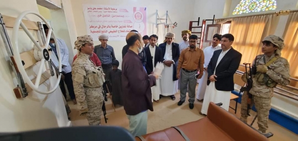 رئيس المجلس العام يزور جمعية المعاقين بالمهرة ويقدم لها دعمًا متنوعًا
