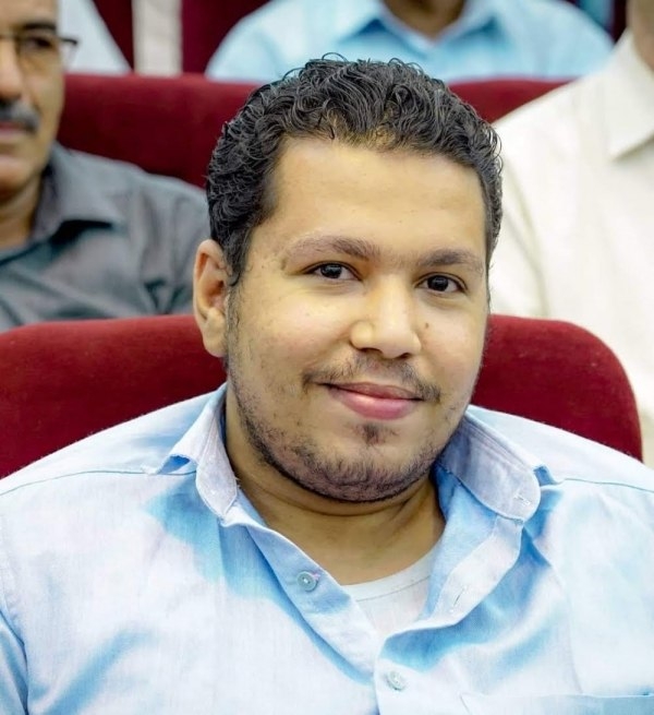 مرت سنة من اختطاف الانتقالي له.. الصحفي أحمد ماهر يشكو من تعمد استمرار اعتقاله دون محاكمة