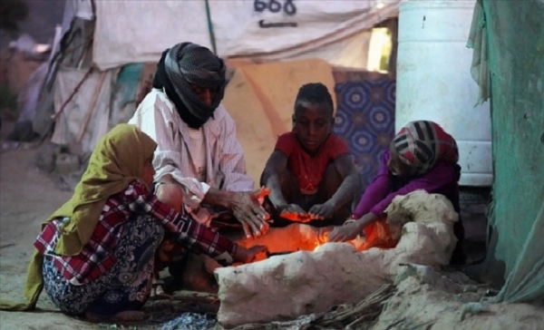 البرد الشديد يفاقم معاناة النازحين في مخيمات مأرب باليمن