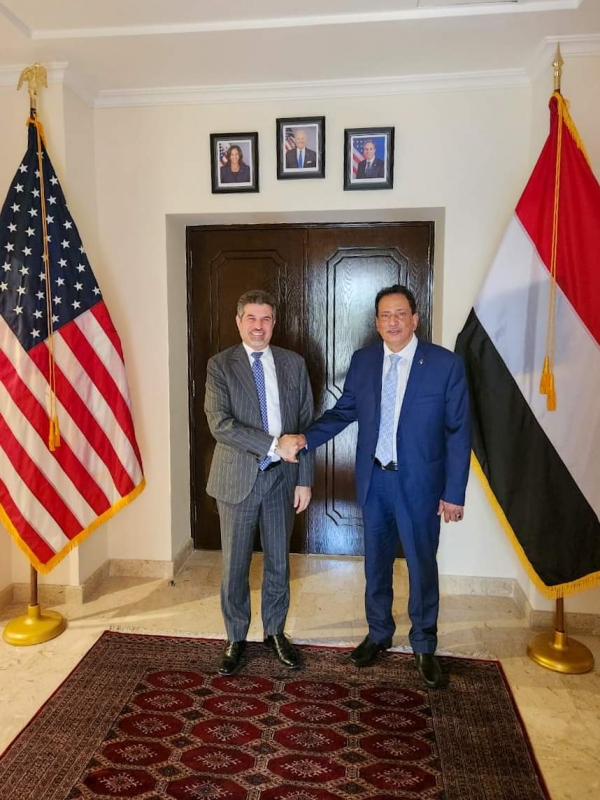 محافظ المهرة يلتقي السفير الأمريكي لدى اليمن ويطلعه على أوضاع المحافظة