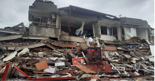 السفارة اليمنية بتركيا تدعو مواطنيها للالتزام بتعليمات السلامة في أعقاب الزلازل المدمرة