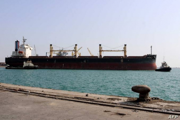اليمن.. وصول سفن بضائع إلى ميناء الحديدة