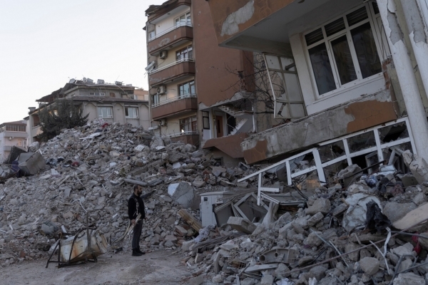 زلزال تركيا وسوريا.. ارتفاع الضحايا إلى 50 ألفاً وأنقرة تطرح مناقصات لبدء بناء المنازل