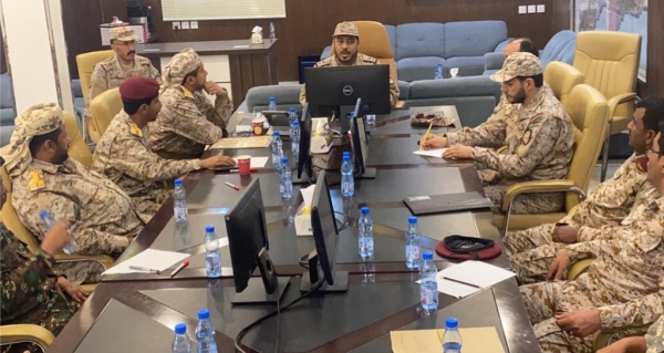 وفد من قيادة التحالف يلتقي قيادات عسكرية في محافظة شبوة