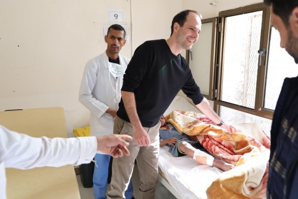 رئيس أطباء بلا حدود يزور مستشفى السلام في عمران