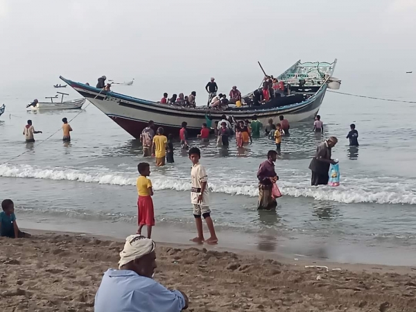 الحديدة..مصرع 21 شخصا في انقلاب قارب يقلهم قبالة جزيرة كمران    