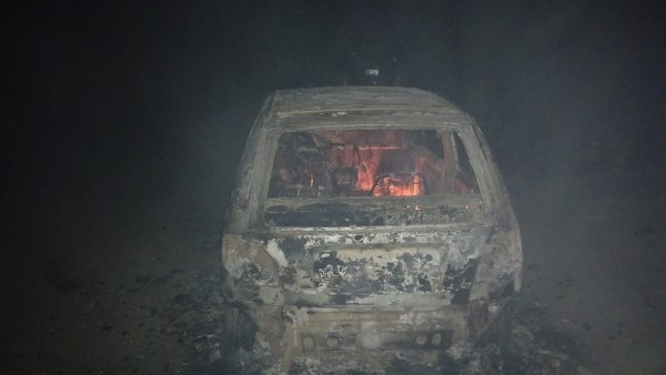 مجهولون يحرقون سيارة إعلامية في تعز