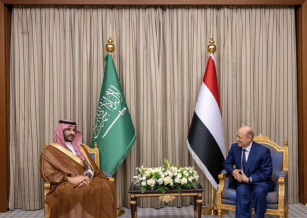 العليمي يبحث مع الأمير خالد بن سلمان مستجدات الأوضاع في اليمن