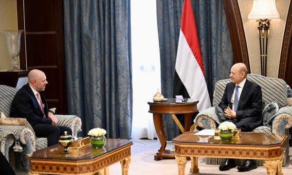 العليمي يبحث مع سفيري بريطانيا والنرويج التطورات في مسار تحقيق السلام في اليمن