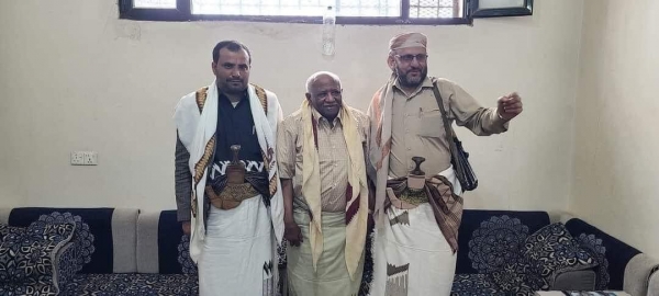 وسط أنباء عن قرب الإفراج عنه.. ظهور أول للواء فيصل رجب بعد ثماني سنوات من الأسر في سجون الحوثيين