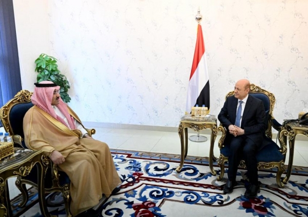 الرئيس العليمي يتسلم دعوة من الملك السعودي لحضور القمة العربية