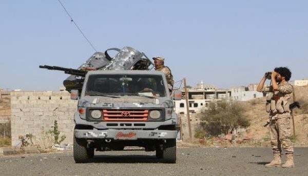 القوات الحكومية تعلن إحباط محاولة تسلل للحوثيين شمالي تعز