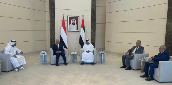 رئيس مجلس القيادة الرئاسي يصل أبو ظبي في زيارة رسمية