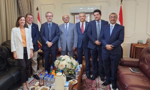 الحكومة تبحث مع الاتحاد الأوروبي الوضع الاقتصادي في اليمن