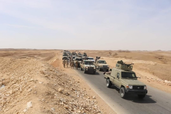 الحملة الأمنية بالمهرة تواصل إزالة النقاط العشوائية على الخط الدولي الصحراوي