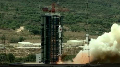 الصين تطلق 41 قمرا صناعيا دفعة واحدة إلى الفضاء!