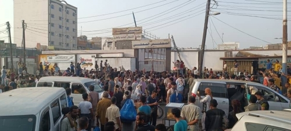 تظاهرة غاضبة في عدن تطالب بإقالة مسؤول في الانتقالي