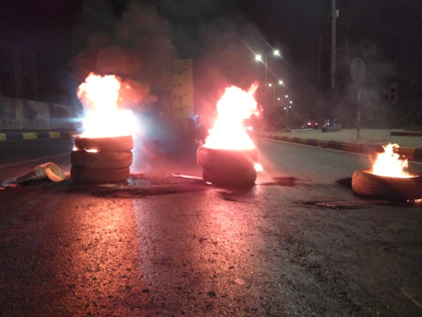  تواصل الاحتجاجات المنددة بالانهيار الاقتصادي وتردي الخدمات في عدن