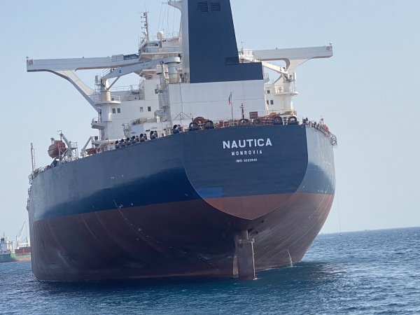 اليمن.. وصول السفينة "نوتيكا" الى ميناء الحديدة استعداداً لتفريغ سفينة صافر