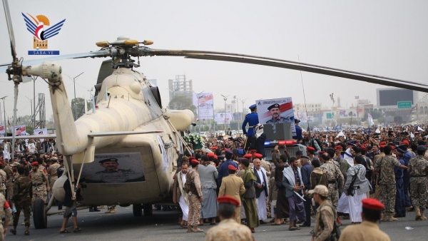 جماعة الحوثي تشيع قائد قواتها الجوية وتنقل جثمانه بطائرة مروحية