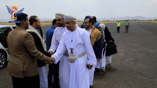 الوفد العماني يغادر صنعاء عقب مباحثات مع جماعة الحوثي