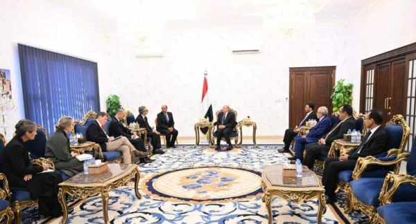 العليمي يدعو الاتحاد الأوروربي للضغط على الحوثيين