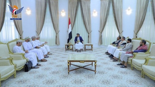 المشاط يلتقي الوفد العماني بصنعاء ويؤكد أن السلام الخيار الأول للحوثيين
