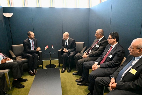 العليمي يبحث مع وزير خارجية سلطنة عمان جهود تحقيق السلام في اليمن
