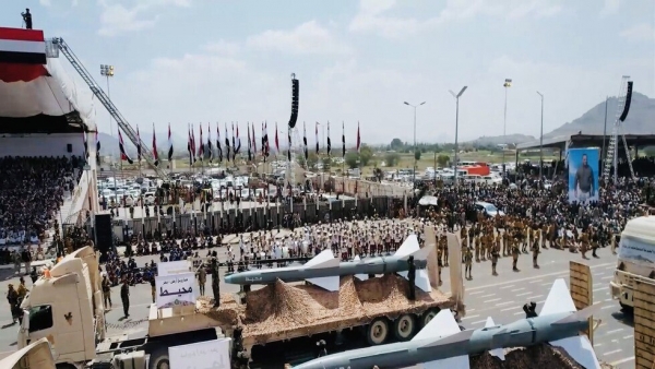 نفذت عرضًا عسكريًا في صنعاء.. جماعة الحوثي تكشف عن امتلاكها أسلحة جديدة