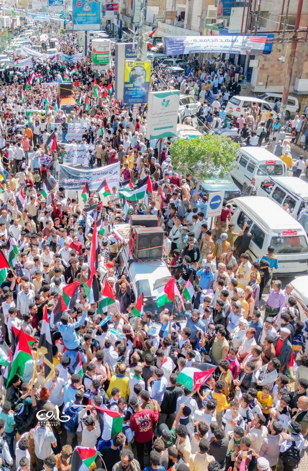 تظاهرة حاشدة في تعز تندد بجرائم الاحتلال الإسرائيلي على سكان غزة