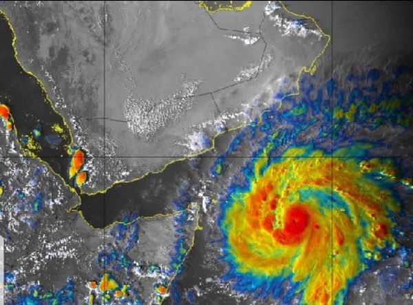 تعليق الدراسة في سقطرى تحسبًا لآثار العاصفة المدارية