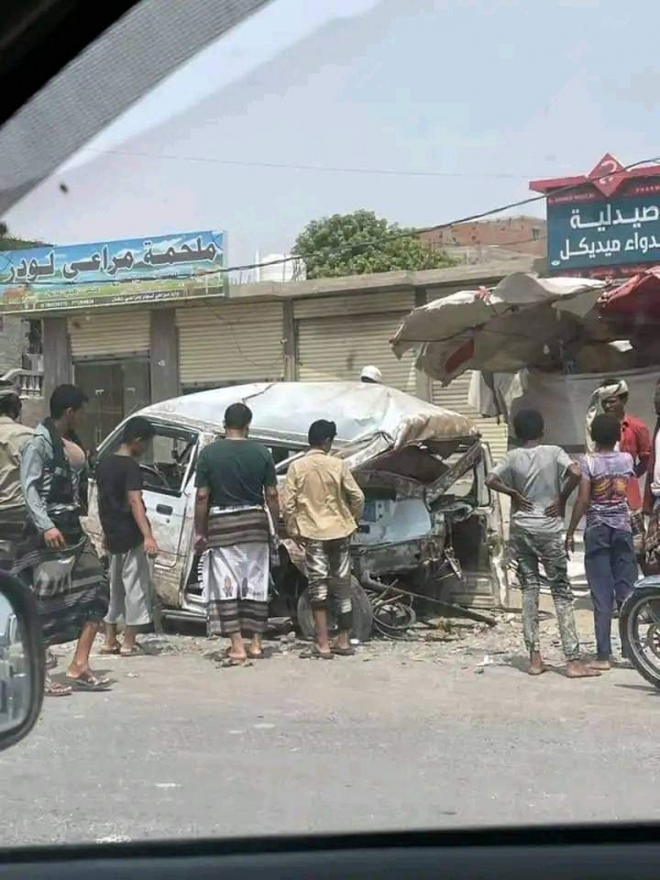 وفاة 6 أشخاص بينهم نساء وأطفال جراء حادث مروري في لحج