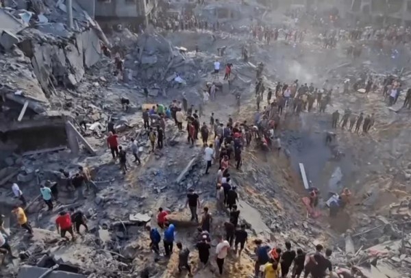 قد يتجاوزون ضحايا مستشفى المعمداني.. 400 بين شهيد وجريح بقصف إسرائيلي لحي سكني بمخيم جباليا