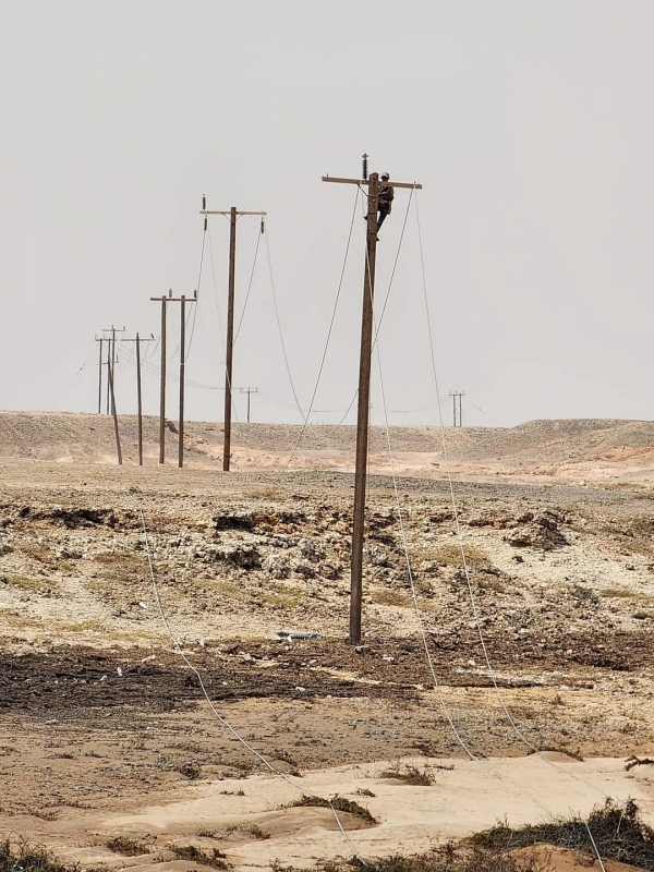 المهرة.. إعادة الكهرباء إلى مناطق متضررة من إعصار تيج في الغيضة وحصوين