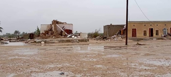 رئيس لجنة الإغاثة بالمهرة: أضرار إعصار تيج كبيرة والمساعدات الواصلة للمتضررين بسيط جدًا