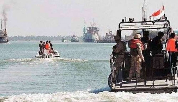 خفر السواحل اليمنية يعلن إنقاذ 26 مهاجرًا بعد غرق قاربهم قبالة سواحل المخا