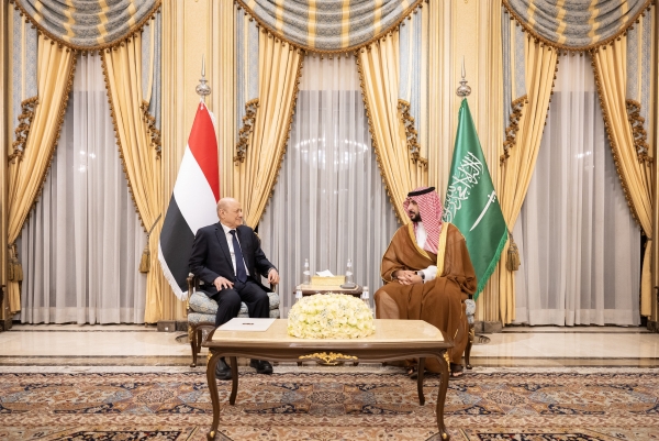 خالد بن سلمان يبحث مع رئيس وأعضاء الرئاسي خارطة الطريق بين الأطراف اليمنية