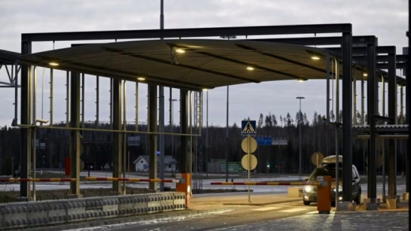 بعد وصول العشرات بينهم يمنيين.. فنلندا تغلق4 معابر حدودية مع روسيا لمنع دخول طالبي اللجوء