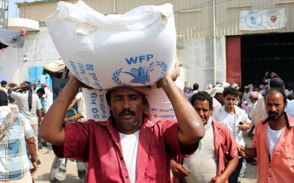 "الأغذية العالمي" يعلن إيقاف المساعدات الغذائية في مناطق سيطرة الحوثيين