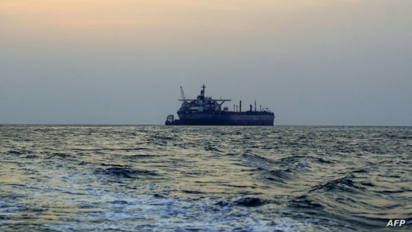 رويترز: هجمات الحوثيين ترفع تكاليف الشحن في البحر الأحمر