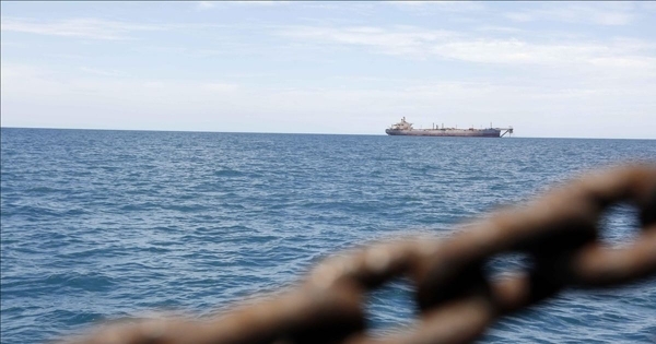 شركة شحن جديدة تعلن تجنب مرور سفنها عبر البحر الأحمر.. تعرف على سابقاتها