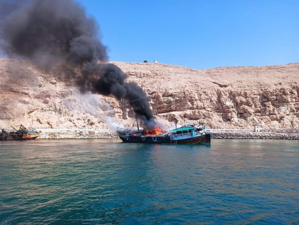 مؤسسة موانئ البحر العربي تعلن تشكيل لجنة تحقيق لمعرفة أسباب احتراق سفينة بميناء المكلا