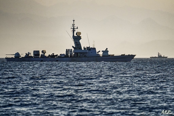 الجيش الأمريكي يعلن إغراق 3 زوارق للحوثيين هاجمت سفينة تجارية بالبحر الأحمر
