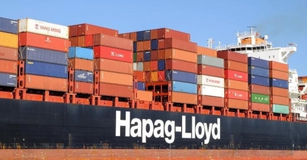 شركة هاباج لويد للشحن تتجنب الإبحار بقناة السويس حتى 9 يناير