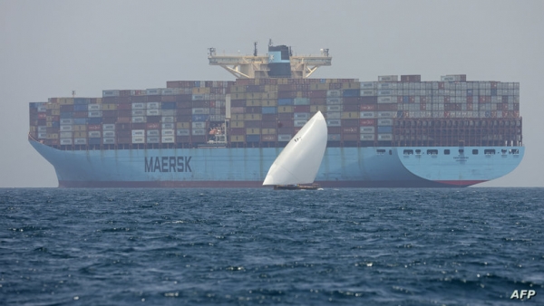 "ميرسك" تعيد سفن حاويات من البحر الأحمر إلى قناة السويس