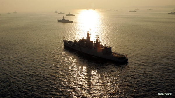 البحرية الهندية "تراقب" سفينة مختطفة ترفع علم ليبيريا  قرب ساحل الصومال