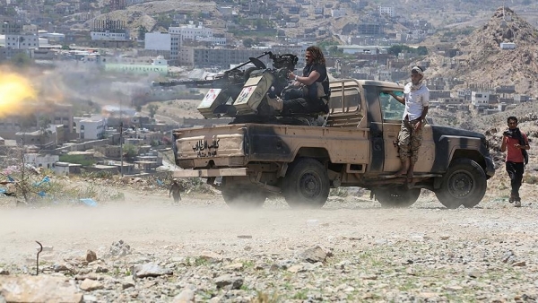 11 قتيلا ومصابا في مواجهات بين الجيش والحوثيين بتعز
